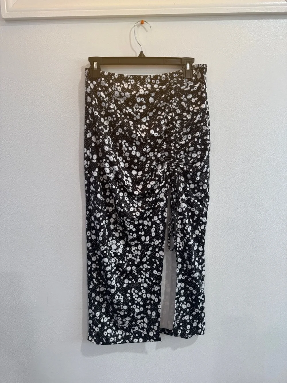 Shein Black and White Floral Midi Skirt size Large
